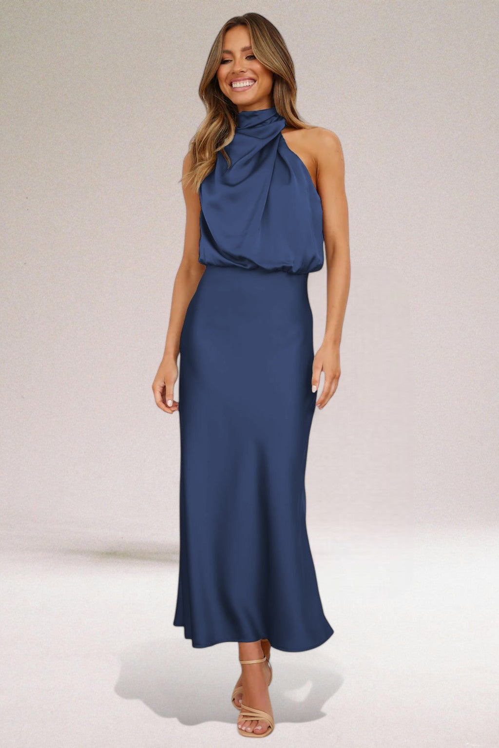 Élodie - Glamorous satin dress with halter neck.