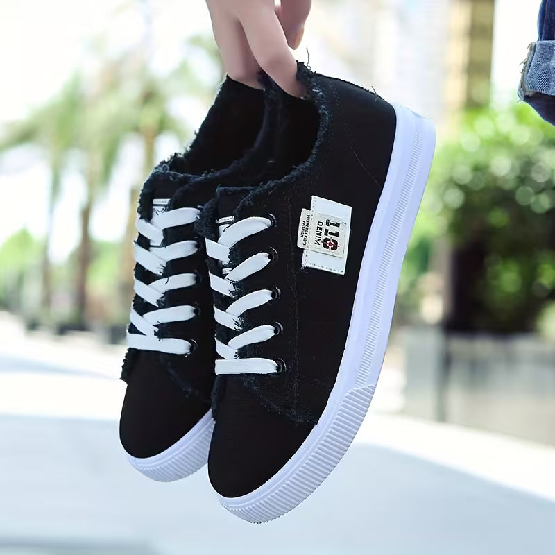 LUMI | ESSENTIAL ALL-SEASON CANVAS FLAT SNEAKERS