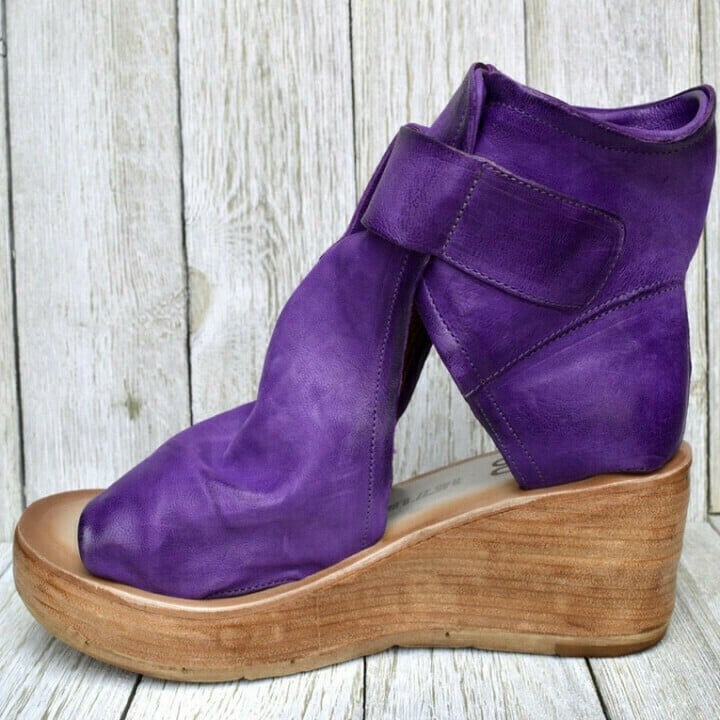 TORI – CHIC BUCKLE WEDGE SANDALS