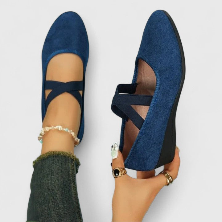 ISABELLA – ELEGANT CROSS-STRAP FLATS