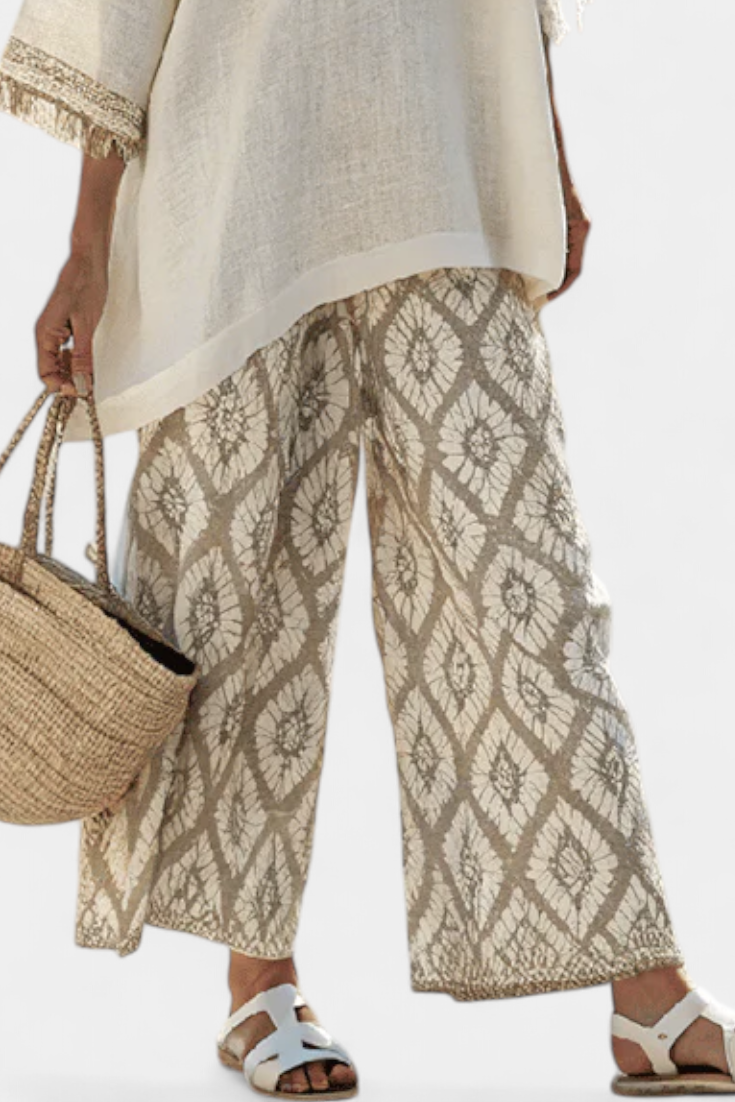 Ilaria — Elegant Top and Casual Trousers