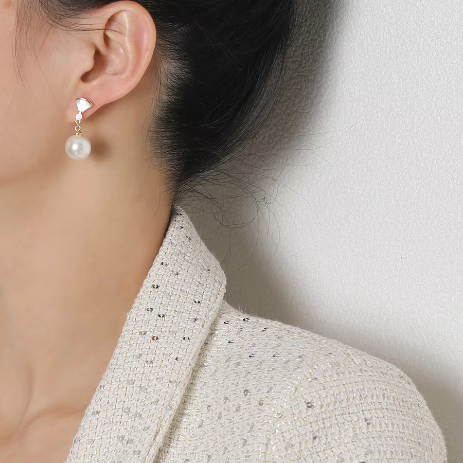 Chic Silver Pearl Earrings